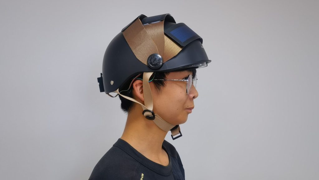 《外卖小哥AI安全头盔》 陈牮印 黄丞境